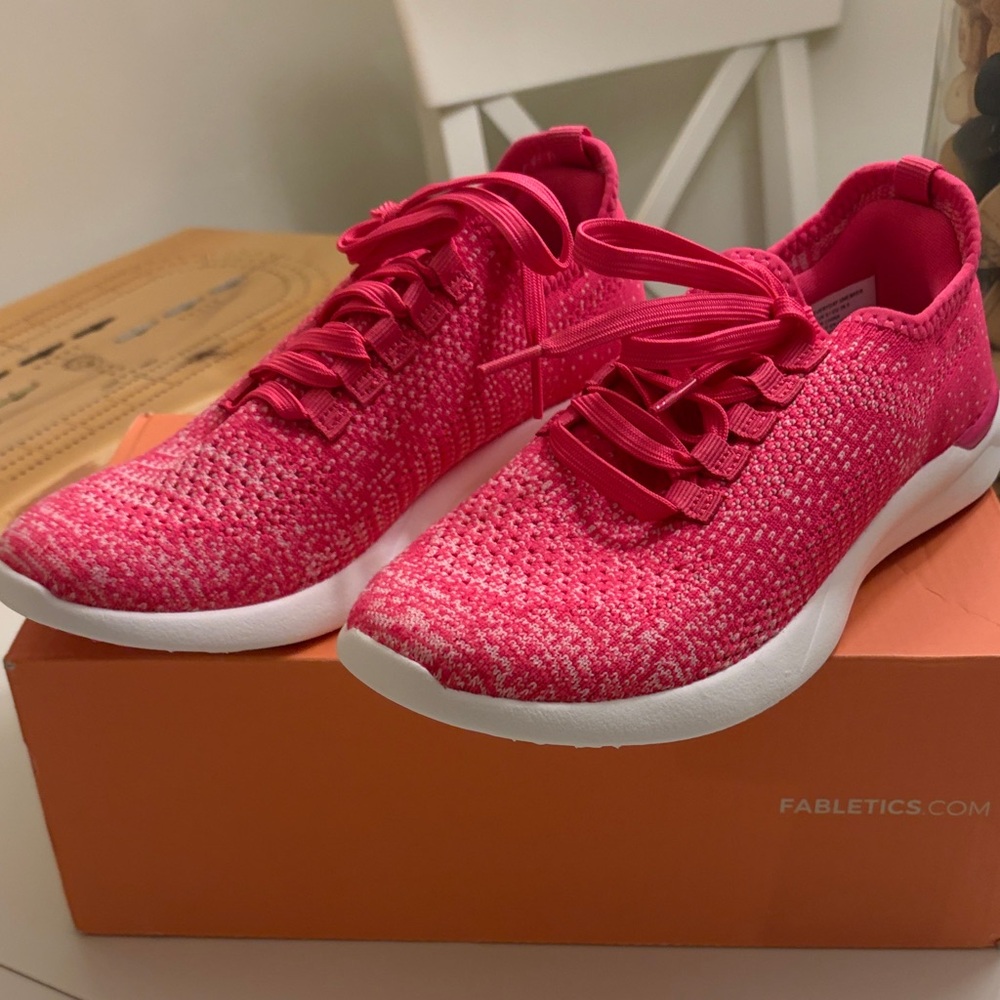 NEW IN BOX Fabletics Everyday Sneaker Pink Neon Tropic